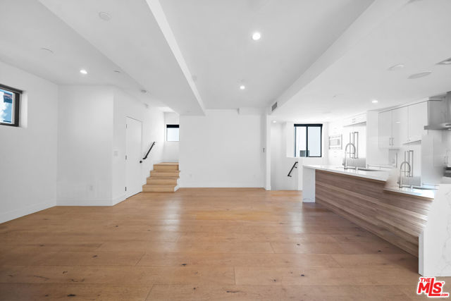733 N Gramercy Place, Los Angeles CA: https://media.crmls.org/mediaz/1846607a-6b9e-469d-ada6-591c1bedfa98.jpg