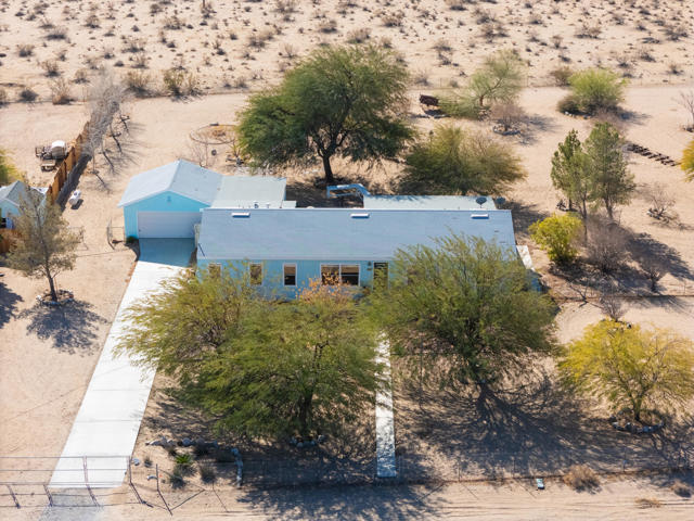 62851 Aberdeen Drive, Joshua Tree CA: https://media.crmls.org/mediaz/1847236a-48c9-4711-835f-33b0ac1f7182.jpg
