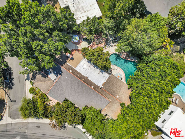 5025 Delita Place, Woodland Hills CA: https://media.crmls.org/mediaz/184732e9-6b44-4b50-9d1c-48d4c5b93f66.jpg