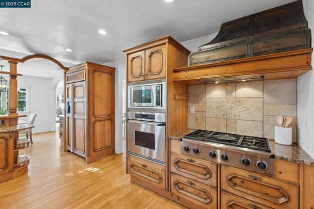 40 Las Palomas, Orinda CA: https://media.crmls.org/mediaz/18476bb5-911b-4b9f-a02e-2df8df30d0b1.jpg