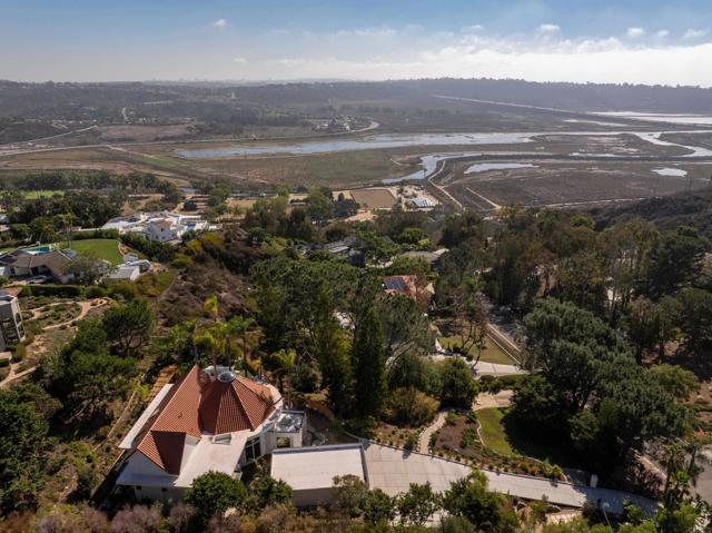 14847 Vista Del Oceano, Del Mar CA: https://media.crmls.org/mediaz/1847a8f5-b2c8-4876-91ca-fd0576f8878b.jpg