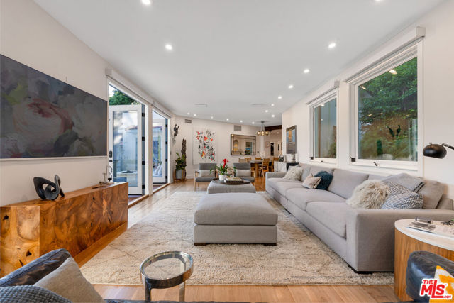 8701 Wonderland Park Avenue, Los Angeles CA: https://media.crmls.org/mediaz/184877da-b908-4333-a226-08292420bc27.jpg