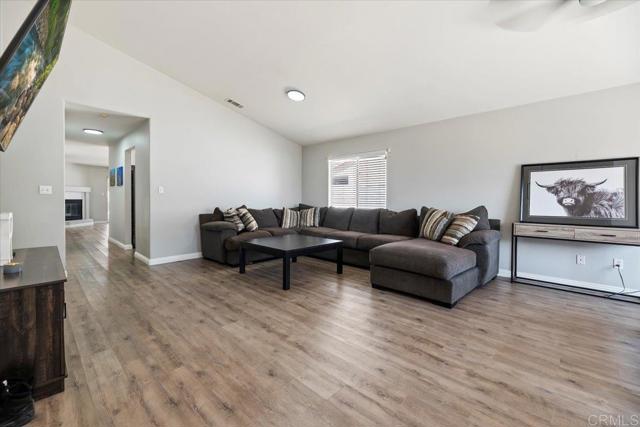 Detail Gallery Image 8 of 63 For 13139 Clipper Drive, Victorville,  CA 92395 - 4 Beds | 2 Baths