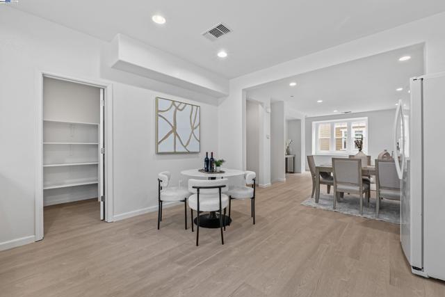 6677 S Mariposa Ln, Dublin CA: https://media.crmls.org/mediaz/184937e7-d408-4e9e-998c-55c5f546a245.jpg