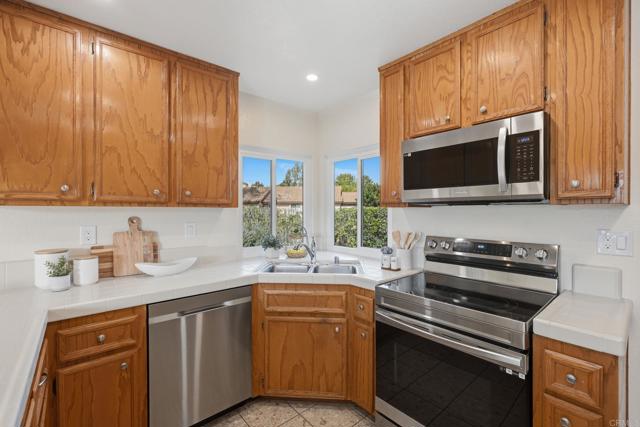 Detail Gallery Image 15 of 38 For 10896 Pointed Oak Ln, San Diego,  CA 92131 - 3 Beds | 2 Baths