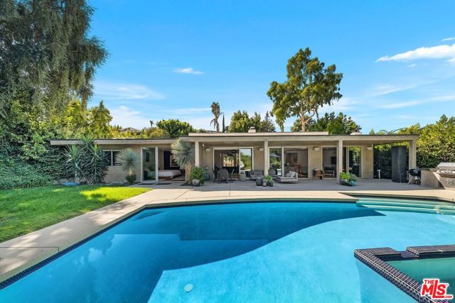 3112 Corda Drive, Los Angeles CA: https://media.crmls.org/mediaz/1849e55b-ecfa-4267-800a-757883f13925.jpg