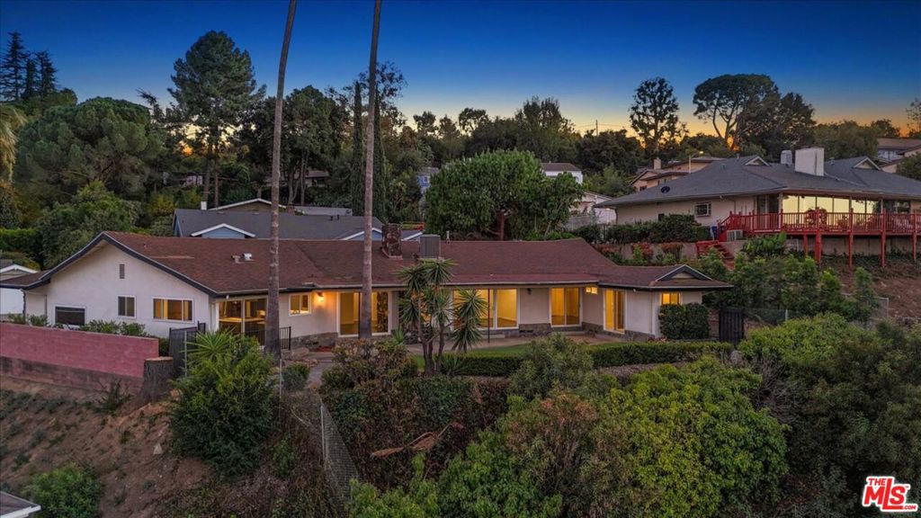 15451 Longbow DriveSherman Oaks img 2