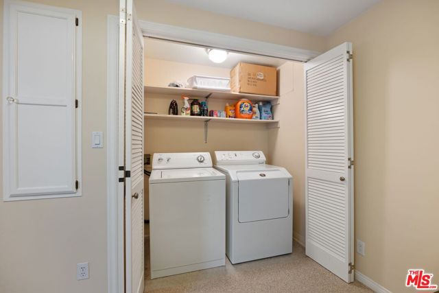 2431 Benedict Canyon Drive, Beverly Hills CA: https://media.crmls.org/mediaz/184a2874-daff-4500-a150-eea1d0b21220.jpg