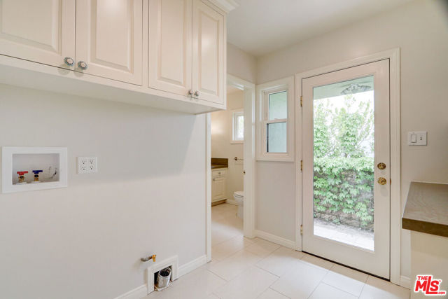 16314 Meadowridge Road, Encino CA: https://media.crmls.org/mediaz/184b7669-b0fe-4d70-9d4b-8358a5497f95.jpg