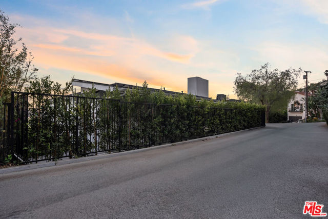 4 Bed Home for Sale in Los Angeles, California