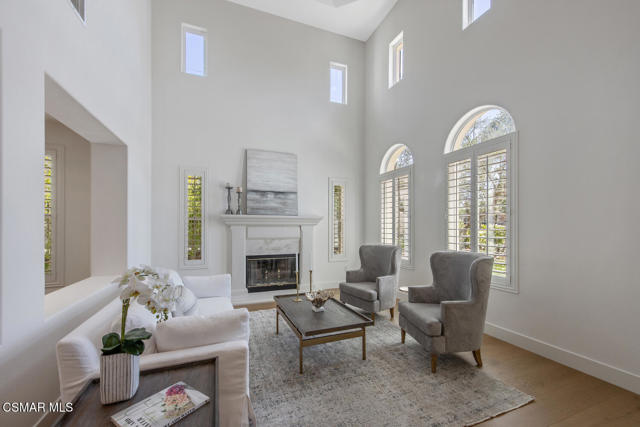 1615 Vista Oaks Way, Westlake Village CA: https://media.crmls.org/mediaz/184bc8fa-2f48-482f-879b-0e5cf916bae6.jpg
