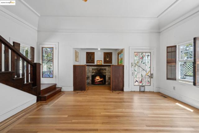 Image 3 of 47 For 2119 Derby St