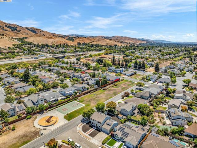 524 Gamay Ct, Fremont CA: https://media.crmls.org/mediaz/184c5aa4-07fd-4cae-8781-a98aa6f5b555.jpg