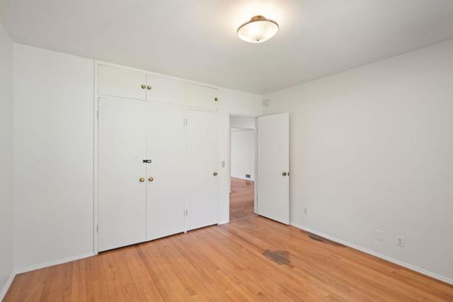 108 W Kenneth Road, Glendale CA: https://media.crmls.org/mediaz/184d88fd-66ec-473a-a1cb-7ce5cd73dc16.jpg