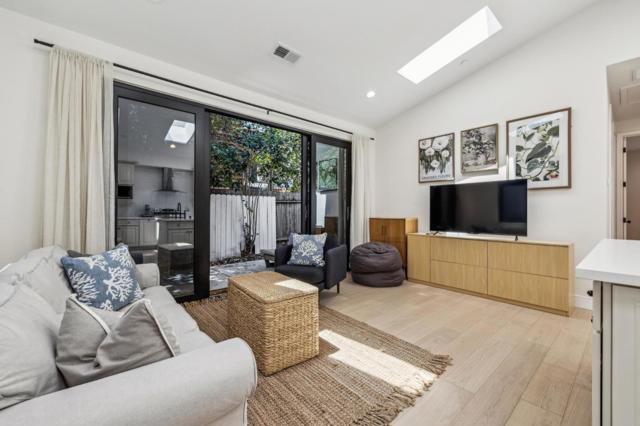 546 Oxford Avenue, Palo Alto CA: https://media.crmls.org/mediaz/184da55b-80d7-4f47-8f54-95e9ecdc399d.jpg