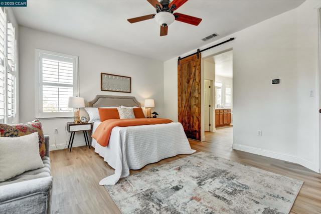 1033 LANTERN BAY, Hercules CA: https://media.crmls.org/mediaz/184ebaee-e4f6-43da-b5cf-abced4be82e7.jpg