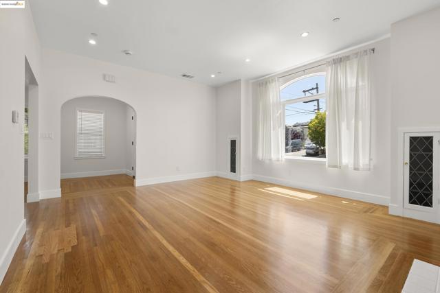 1437 Portland Ave, Albany CA: https://media.crmls.org/mediaz/184f35d5-7f39-4c78-a9a5-2facf5fb96a0.jpg