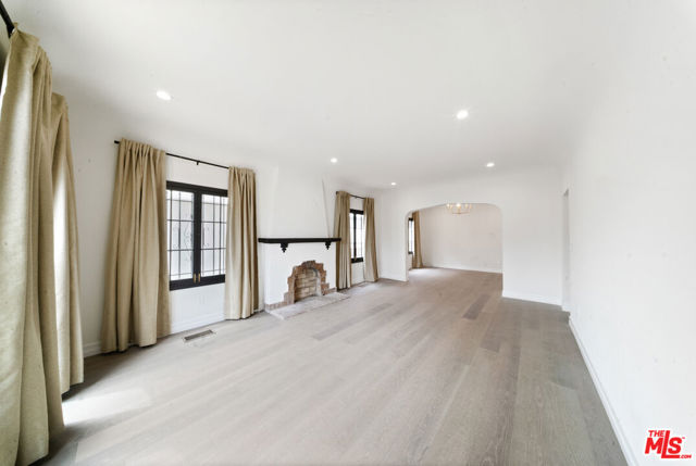 1005 Genesse, West Hollywood CA: https://media.crmls.org/mediaz/184f3dca-a41e-446d-8bc4-90f487bbfc82.jpg