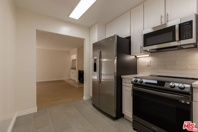 1033 6TH Street, Santa Monica CA: https://media.crmls.org/mediaz/184f710f-1d69-4561-80b7-ecc2b1092bba.jpg