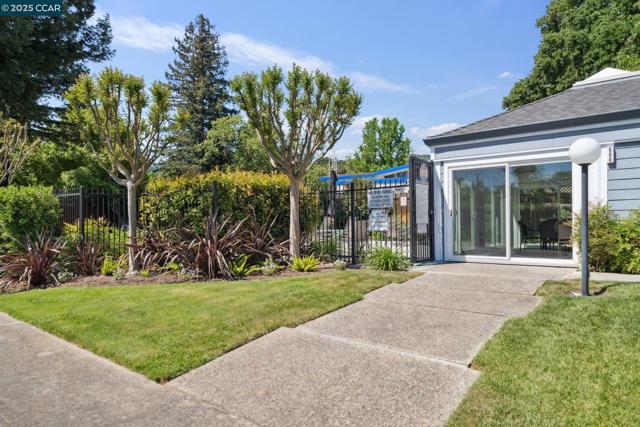 250 Ashley Circle, Danville CA: https://media.crmls.org/mediaz/184f75cd-92b2-429b-ac73-4d7e5fdc9ed0.jpg