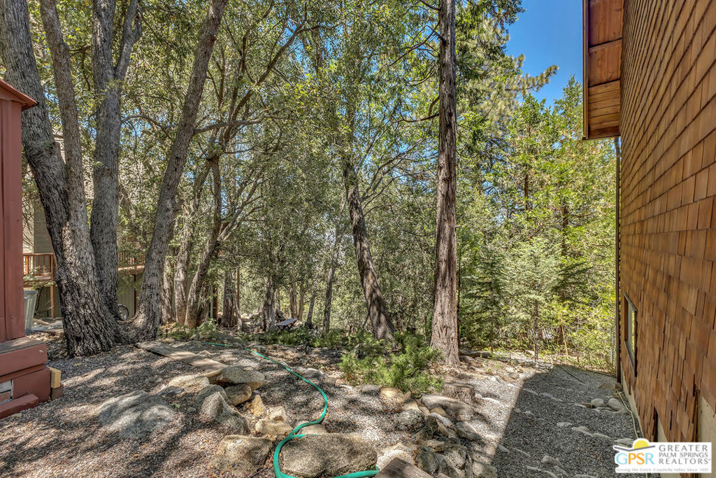 https://media.crmls.org/mediaz/184f814b-a6a4-4e2c-827e-675af8a4b0a5.jpg?preset=X-Large