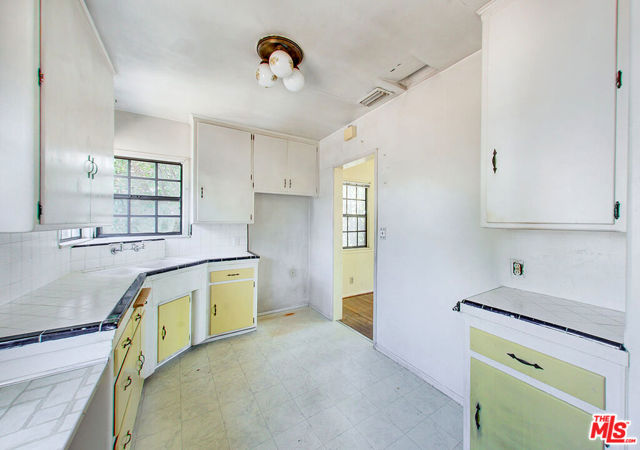 253 W El Sur Street, Monrovia CA: https://media.crmls.org/mediaz/184fd24d-9973-4e7b-9eff-6883da738172.jpg