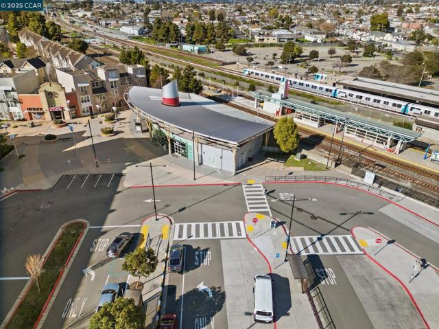 1627 Livingston Ln, Richmond CA: https://media.crmls.org/mediaz/18504598-9e6b-4bb7-b219-307f2ec9bcb8.jpg
