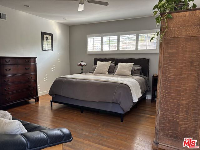 22491 Domingo Road, Woodland Hills CA: https://media.crmls.org/mediaz/18510d8f-5c57-4c2b-8c58-92d65548804c.jpg