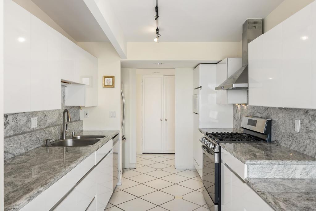 2326 Rue Adriane - photo 12