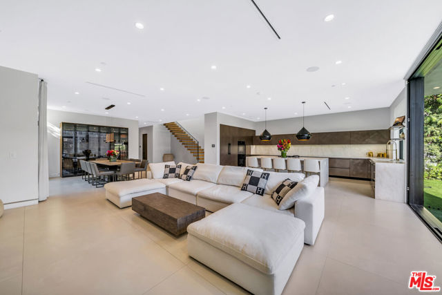 108 N Edinburgh Avenue, Los Angeles CA: https://media.crmls.org/mediaz/18512812-ac7b-4733-9e70-99e670eafc9d.jpg