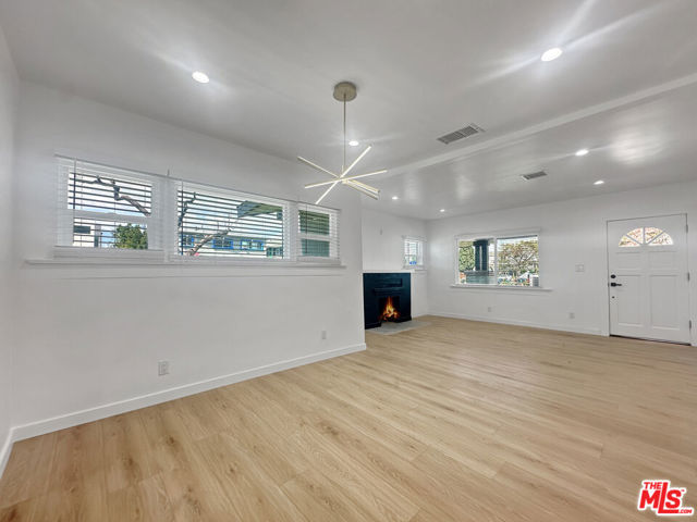 1812 Longwood Avenue, Los Angeles, California 90019, ,Multi-Family,For Sale,Longwood,24400945