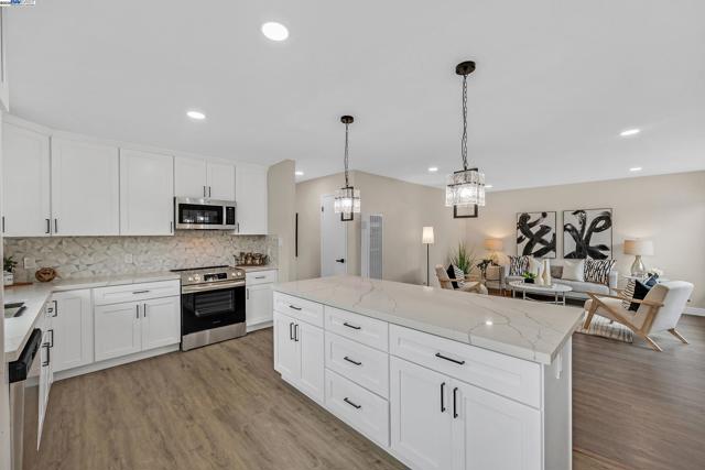 36517 Cherry St, Newark CA: https://media.crmls.org/mediaz/1851e267-edea-4e3d-bec6-0040bbdda2eb.jpg