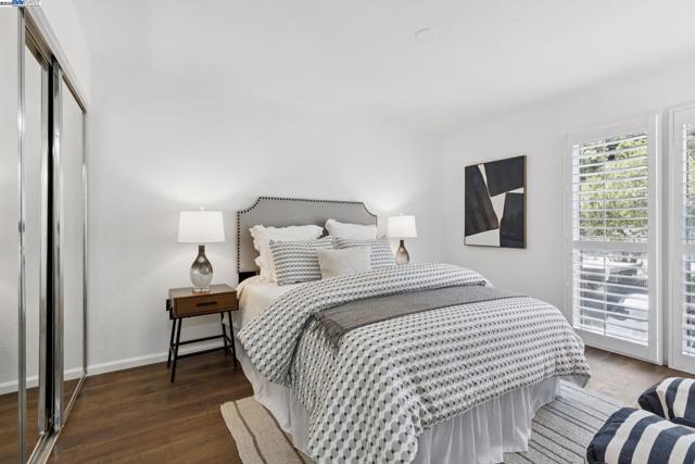 150 Sharene Ln, Walnut Creek CA: https://media.crmls.org/mediaz/18525421-4be2-410a-93dc-8ae2ad28242a.jpg