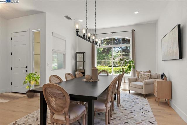 3319 Besana Dr, El Dorado Hills CA: https://media.crmls.org/mediaz/185313cd-837c-43fd-a66d-135c6409b565.jpg