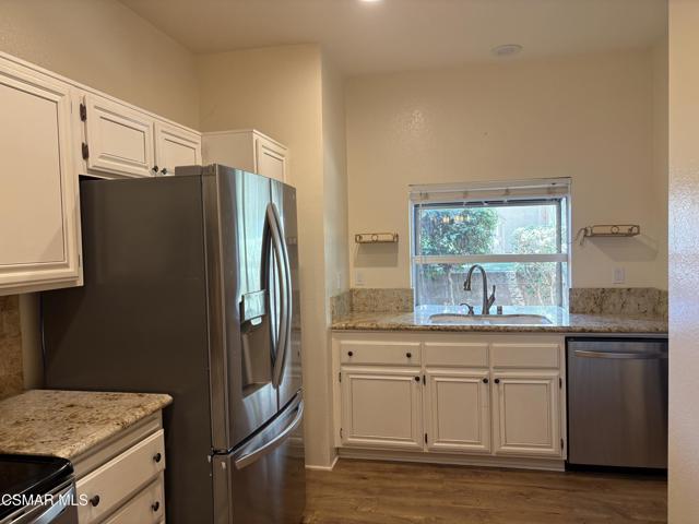 637 Indian Oak Lane, Oak Park CA: https://media.crmls.org/mediaz/1854e622-f273-4cf8-bd6e-1960550d475d.jpg
