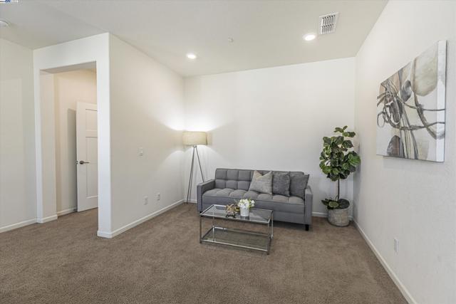 2024 Honey Church Pl, Roseville CA: https://media.crmls.org/mediaz/185593d2-339a-475d-8e2a-f4804b54e89a.jpg