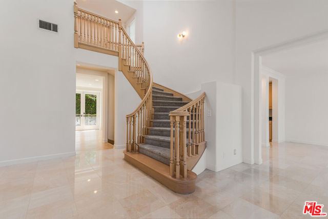 2370 Brookshire Lane, Los Angeles CA: https://media.crmls.org/mediaz/1856d456-7da1-4698-98b3-b97f2930f595.jpg