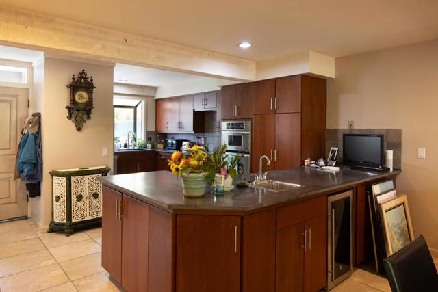 9662 Willow Court, Carmel CA: https://media.crmls.org/mediaz/18570328-c619-47cb-ab4b-0ceee92ad9c9.jpg