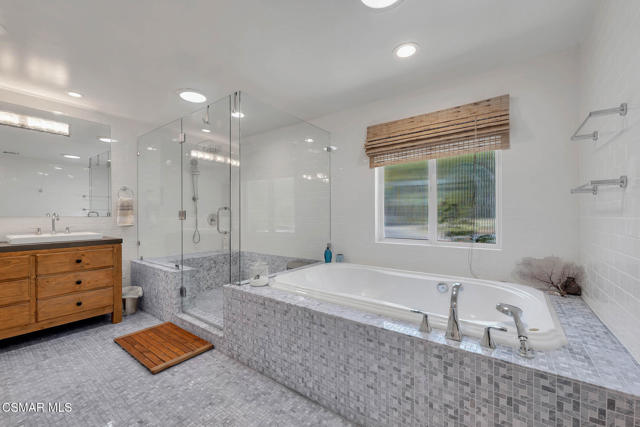 17032 Cotter Place, Encino CA: https://media.crmls.org/mediaz/18571af0-76b8-4438-b7c3-3d83f9b8e57a.jpg