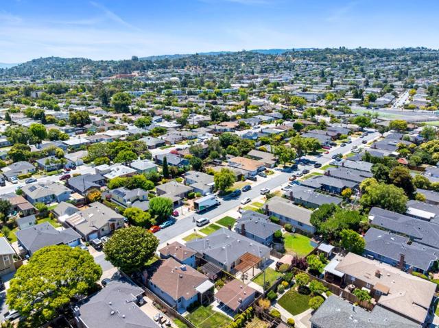 313 Del Rosa Way, San Mateo CA: https://media.crmls.org/mediaz/185736fa-ffc1-426d-a37f-92b3f739c47e.jpg