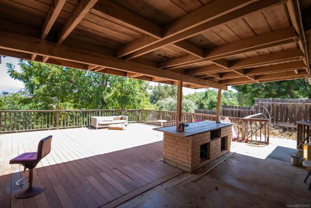 9103 Paradise Park Drive, Lakeside CA: https://media.crmls.org/mediaz/18578f8d-37ac-4b10-9975-dca13fa215f0.jpg