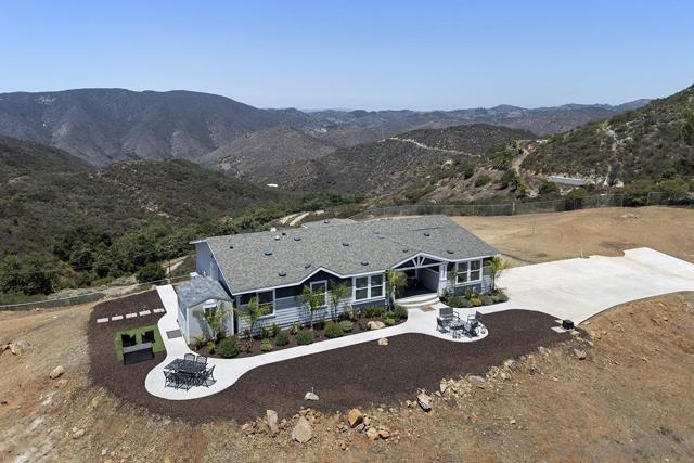 4027 Sumac Summit, Fallbrook CA: https://media.crmls.org/mediaz/1857d5e3-a443-46a8-931d-30ac534bd684.jpg