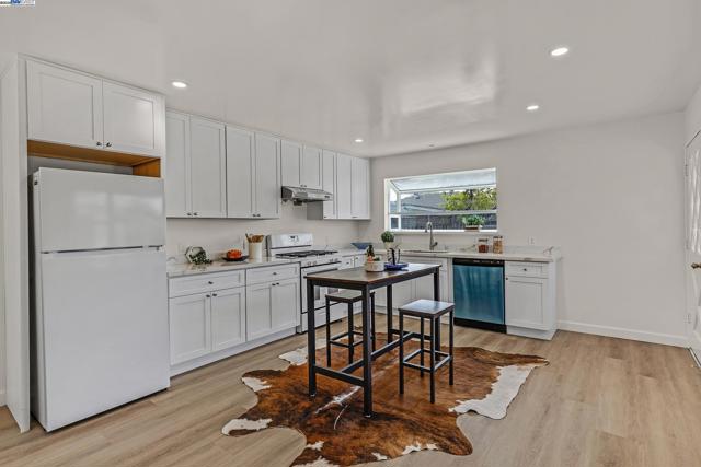 3495 Carrillo Dr, San Leandro CA: https://media.crmls.org/mediaz/18589c24-098d-4bd5-bef5-5653b93663c6.jpg