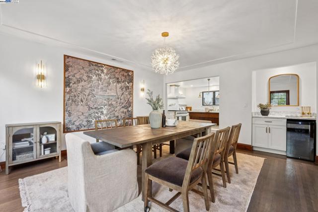 1728 Cambridge Dr, Alameda CA: https://media.crmls.org/mediaz/1858a9b0-df97-4487-a1f6-d7e9c5203eef.jpg