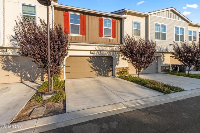 230 Farmhouse Drive, Simi Valley CA: https://media.crmls.org/mediaz/18592db8-7ed8-4839-8955-bfab5f1c2573.jpg