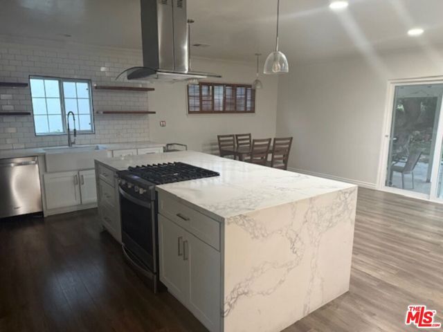 9333 Swinton Avenue, North Hills CA: https://media.crmls.org/mediaz/185961c7-2c3d-402f-bd9c-dc4a54bf79f3.jpg