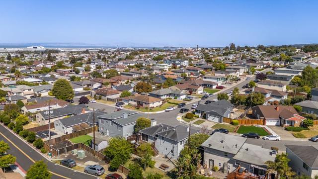 583 Hawthorne Avenue, San Bruno CA: https://media.crmls.org/mediaz/18597645-8a91-404f-974d-5b40a3880d2b.jpg