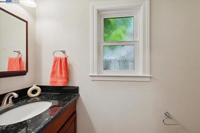 3284 Omega Cir, Pleasanton CA: https://media.crmls.org/mediaz/18597ed2-7350-4e3f-8ce6-9711591a4ab8.jpg