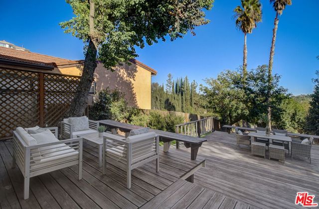4990 Llano Drive, Woodland Hills CA: https://media.crmls.org/mediaz/18599d30-0b2b-431d-86d2-3b9d17c1f1c4.jpg
