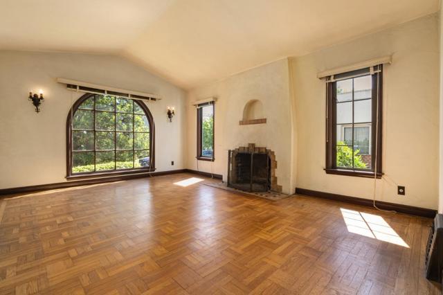 1317 Laguna Avenue, Burlingame CA: https://media.crmls.org/mediaz/1859c4fa-a8cc-4176-ae0d-5f699713936d.jpg